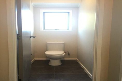 Photo of property in 24 Jillteresa Crescent, Half Moon Bay, Auckland, 2012