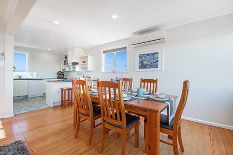 Photo of property in 8a Melandra Road, Stanmore Bay, Whangaparaoa, 0932