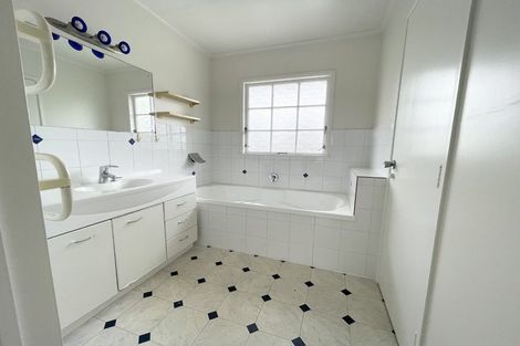 Photo of property in 988 East Coast Road, Northcross, Auckland, 0632