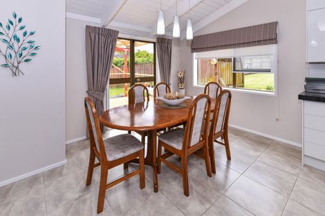 Photo of property in 15 Lemonwood Place, The Gardens, Auckland, 2105