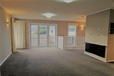 Photo of property in 32 Davis Grove, Wainuiomata, Lower Hutt, 5014