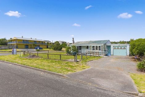 Photo of property in 7 Takitimu Street, Waitarere Beach, Levin, 5510