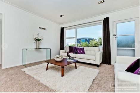 Photo of property in 2/4 Kowhai Road, Campbells Bay, Auckland, 0630