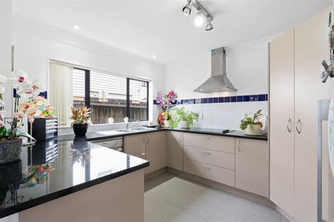 Photo of property in 36 Kenderdine Road, Papatoetoe, Auckland, 2025