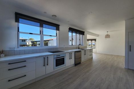 Photo of property in 464 South Road, Omata, New Plymouth, 4374