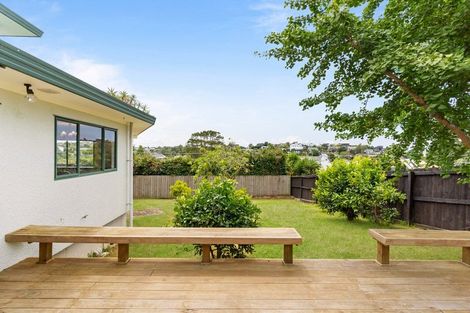 Photo of property in 4a Holiday Road, Stanmore Bay, Whangaparaoa, 0932