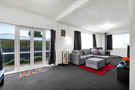 Photo of property in 15a Queens Road, Glen Avon, New Plymouth, 4312