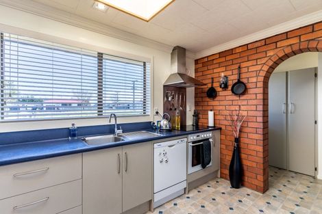 Photo of property in 13 Church Street, Winton, 9720