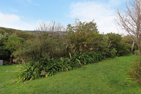 Photo of property in 136 Gloaming Hill, Titahi Bay, Porirua, 5022