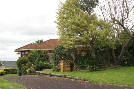 Photo of property in 9 Cumbrian Place, Conifer Grove, Takanini, 2112