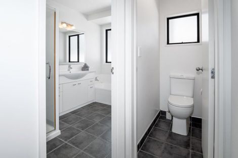 Photo of property in 1/156 Marine Parade, Mount Maunganui, 3116