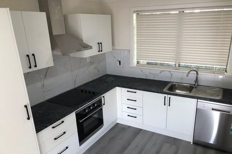 Photo of property in 75 Awaroa Road, Sunnyvale, Auckland, 0612