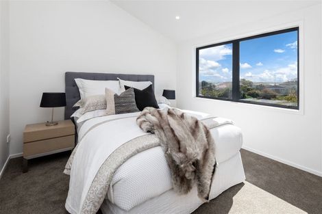 Photo of property in 2/11 Lewis Road, Pakuranga, Auckland, 2010