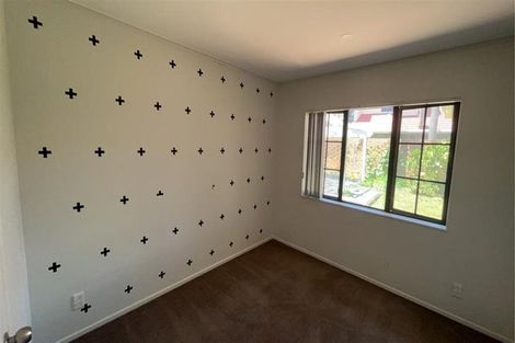 Photo of property in 6 Monet Grove, West Harbour, Auckland, 0618