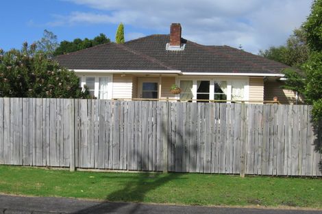 Photo of property in 21 Renata Crescent, Te Atatu Peninsula, Auckland, 0610