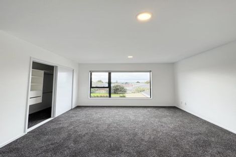 Photo of property in 12e Elcoat Avenue, Te Atatu South, Auckland, 0610