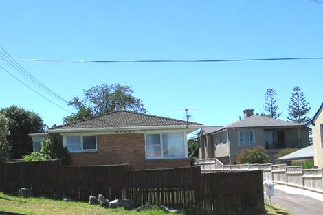 Photo of property in 2/21 East Coast Road, Milford, Auckland, 0620