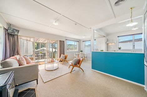 Photo of property in 37 Hillside Drive, Maoribank, Upper Hutt, 5018