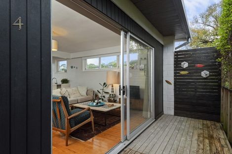 Photo of property in 4/20 Penning Road, Castor Bay, Auckland, 0620