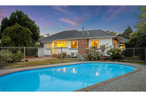 Photo of property in 19 Joyce Crescent, Ilam, Christchurch, 8041