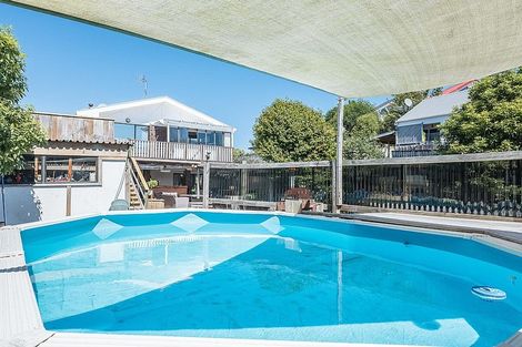 Photo of property in 17 Ratanui Road, Paraparaumu, 5032