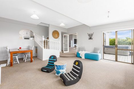 Photo of property in 68 Kahu Road, Paremata, Porirua, 5024