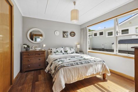 Photo of property in 130 Breaker Bay Road, Breaker Bay, Wellington, 6022