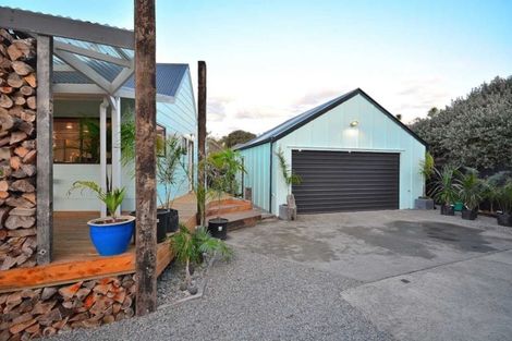 Photo of property in 2 Island View Terrace, Waikanae Beach, Waikanae, 5036