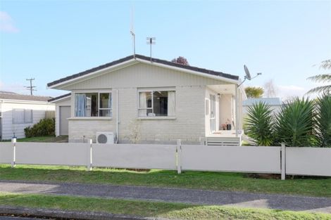 Photo of property in 1 Leslie Place, Deanwell, Hamilton, 3206