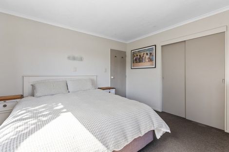Photo of property in 33 Beaumont Crescent, Frankleigh Park, New Plymouth, 4310