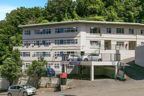 Photo of property in Parkland Flats, 17/51 Adams Terrace, Kelburn, Wellington, 6021