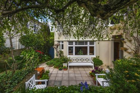 Photo of property in 19 Grant Road, Thorndon, Wellington, 6011