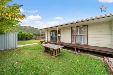 Photo of property in 316b Wellington Road, Wainuiomata, Lower Hutt, 5014