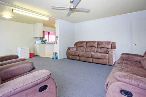Photo of property in 3 Carter Place, Manurewa, Auckland, 2102