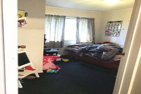 Photo of property in 2/90 Shifnal Drive, Randwick Park, Auckland, 2105