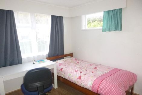 Photo of property in 2a Henry Street, Ebdentown, Upper Hutt, 5018