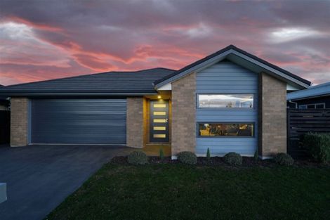 Photo of property in 52 Shillingford Boulevard, Rolleston, 7615