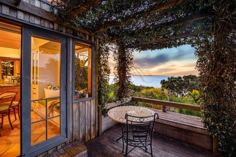 Photo of property in 28 The Crescent, Tindalls Beach, Whangaparaoa, 0930