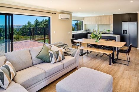 Photo of property in 12 Boeing Way, Newlands, Wellington, 6037