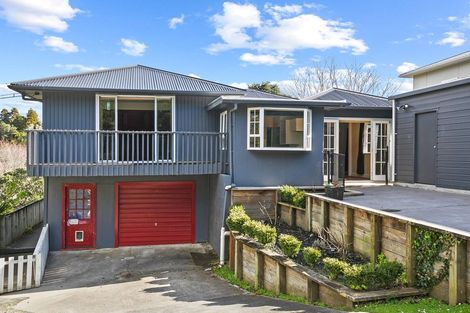 Photo of property in 8 Awanui Street, Merrilands, New Plymouth, 4312