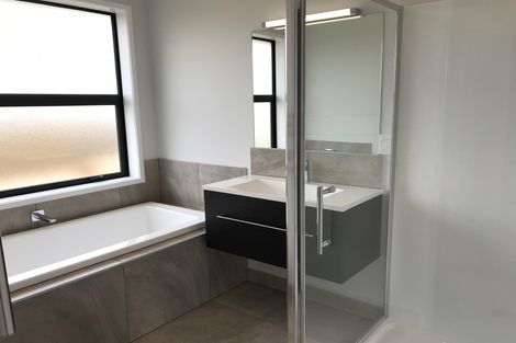 Photo of property in 92 Hillpark Drive, Pokeno, 2402