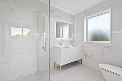 Photo of property in 2a Northgrove Avenue, Hillcrest, Auckland, 0627