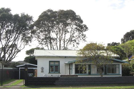 Photo of property in 5 Pukenui Street, Strandon, New Plymouth, 4312