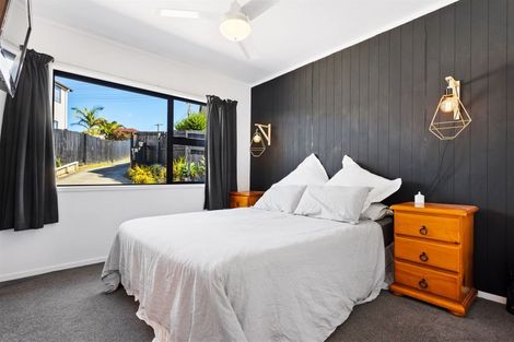 Photo of property in 230d Sturges Road, Henderson, Auckland, 0612