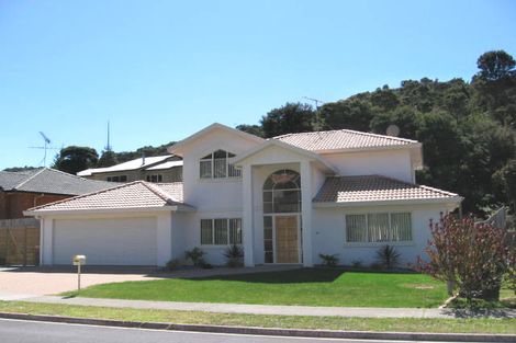Photo of property in 3 Helen Ryburn Place, Torbay, Auckland, 0630