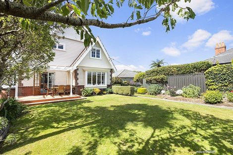 Photo of property in 16 Plunket Street, Kelburn, Wellington, 6012