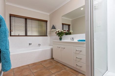 Photo of property in 7 Nad Place, East Tamaki Heights, Auckland, 2016