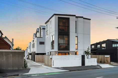 Photo of property in 1/258 Lake Road, Hauraki, Auckland, 0622