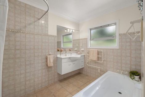 Photo of property in 105 Yorke Road, Haruru, 0204