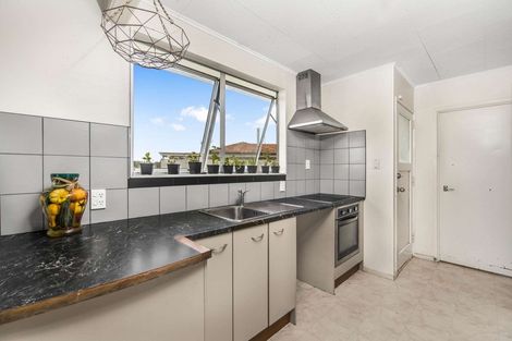 Photo of property in 21 Ngatira Place, Clendon Park, Auckland, 2103